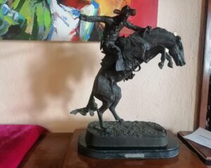Bronco Estatua Bronce