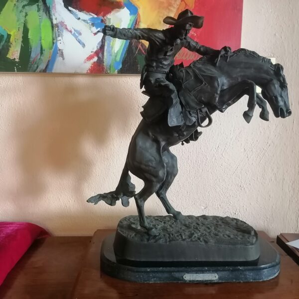 Bronco Estatua Bronce