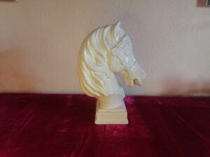 Cabeza de caballo en porcelana